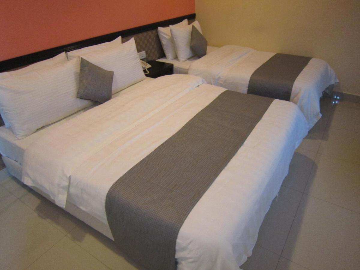 Oyo 151 Twin Hotel Kuala Lumpur Esterno foto